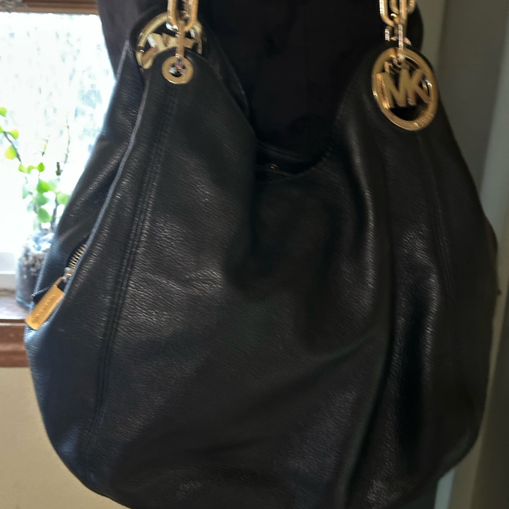 Michael Kors Black Leather Shoulder Bag with Gold Hardware - Picture 6 of 9